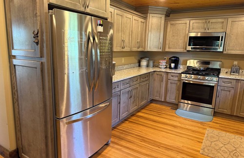 Duff Cabine | Spacious 5-bedroom cabin in enchanting LaFollette up on McCloud Mountain