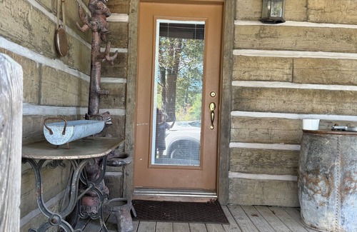 Duff Cabine | Spacious 5-bedroom cabin in enchanting LaFollette up on McCloud Mountain