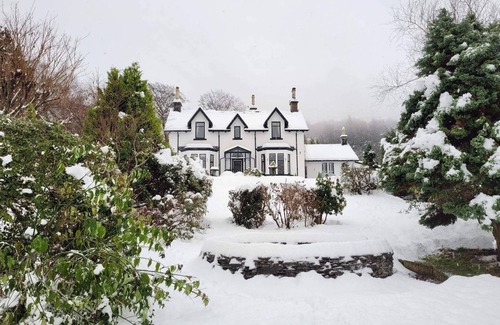 Arrochar Maison | Spacious 5-bedroom country house in beautiful Loch Lomond Natl Park with WiFi