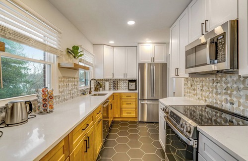 Alexandria West Maison | Spacious 5-bedroom house with AC, WiFi in delightful Alexandria