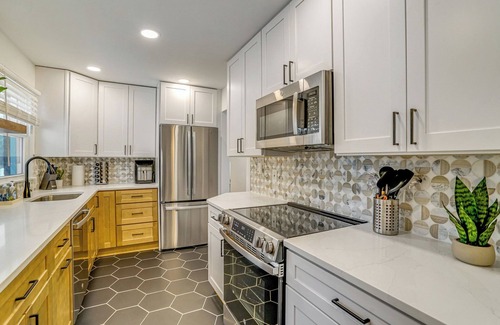 Alexandria West Maison | Spacious 5-bedroom house with AC, WiFi in delightful Alexandria
