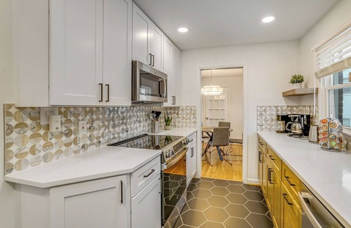 Alexandria West Maison | Spacious 5-bedroom house with AC, WiFi in delightful Alexandria