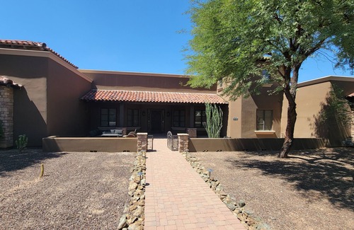 Desert View Village Maison | Spacious 5-bedroom house with AC, fitness room in charming Cave Creek