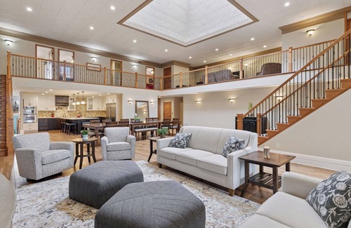 Montgomery Maison | Spacious 5-bedroom historic house in Montgomery, MN