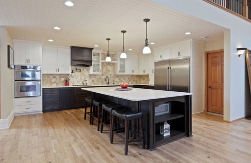 Montgomery Maison | Spacious 5-bedroom historic house in Montgomery, MN