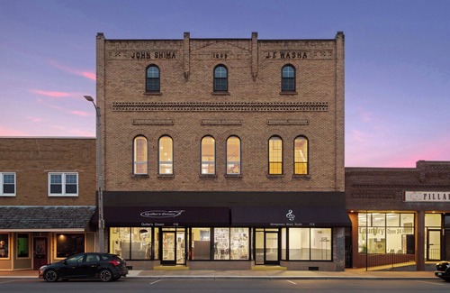 Montgomery Maison | Spacious 5-bedroom historic house in Montgomery, MN