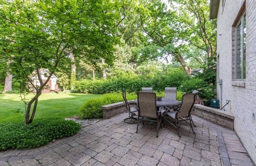 Naperville Maison | Spacious 5-bedroom house in nice Naperville with WiFi, fitness room