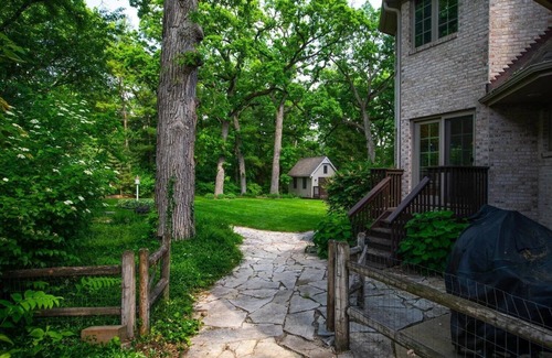 Naperville Maison | Spacious 5-bedroom house in nice Naperville with WiFi, fitness room