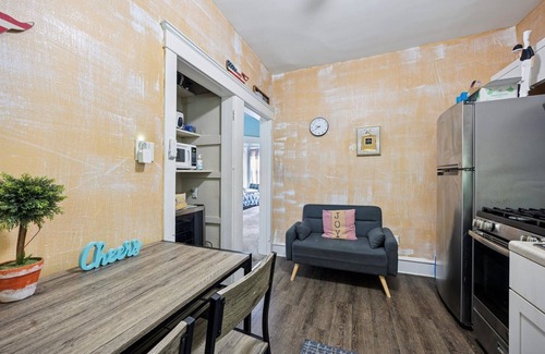 Wilmington Maison | Spacious 5-bedroom house with 1King + 4queen beds in lovely Wilmington