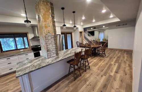Webster Maison | Spacious 5-bedroom house on 3 beautiful acres at the lake!