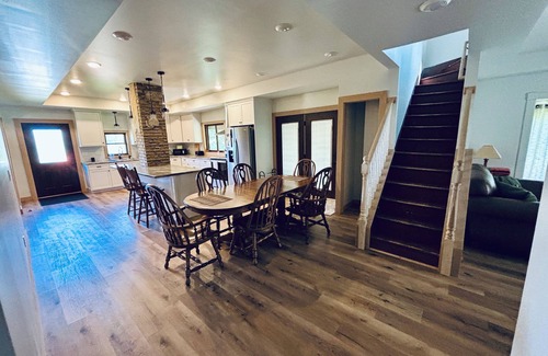 Webster Maison | Spacious 5-bedroom house on 3 beautiful acres at the lake!