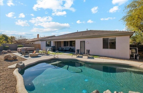 Palm Valley Maison | Spacious 5-bedroom house with Heated Pool