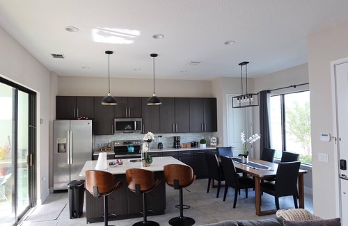 Loughman Maison | Spacious 5-bedroom house with AC and fitness room in fabulous Loughman