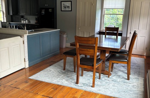 Potts Grove Maison | Spacious 5-bedroom house in nice Winfield with WiFi, Pool and Hot tub