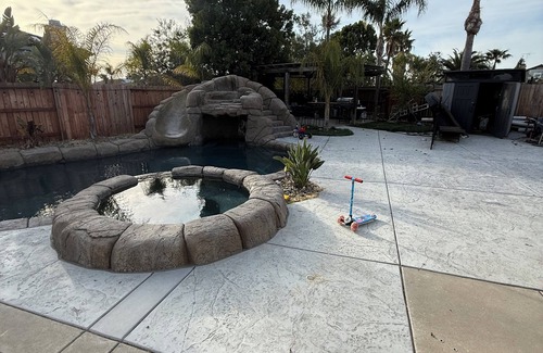Antioch Maison | Spacious 5-bedroom house in lovely Antioch with POOL WiFi, AC
