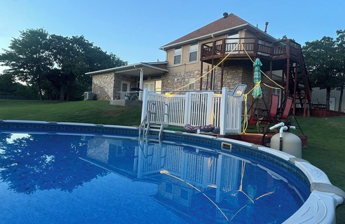 Guthrie Maison | Spacious 5-bedroom house with swimming pool and AC, WiFi in beautiful Guthrie.