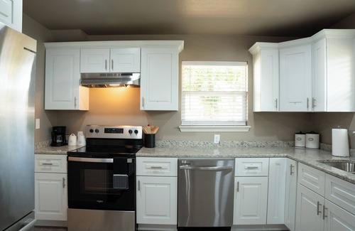 Guthrie Maison | Spacious 5-bedroom house with covered parking and private backyard in Guthrie.