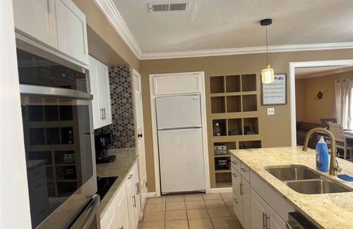 Midland Maison | Spacious 5-bedroom house in nice Midland with AC