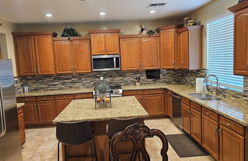 Maryvale Maison | Spacious 5-bedroom house 3 min from Cardinals Stadium and West Gate shopping