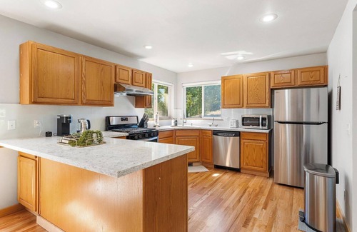Kent Maison | Spacious 5-bedroom house in charming Kent with AC