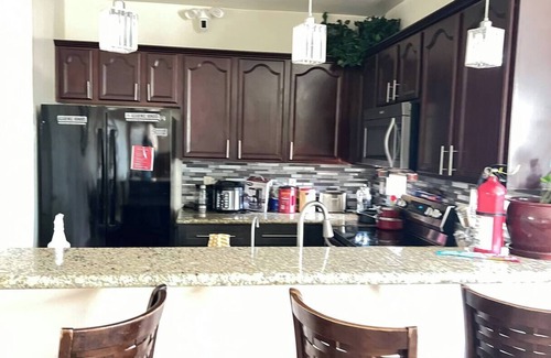 Casas Adobes Maison | Spacious 5-bedroom house -A place to call home with 5 tvs!