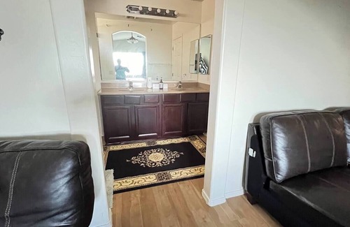 Casas Adobes Maison | Spacious 5-bedroom house -A place to call home with 5 tvs!
