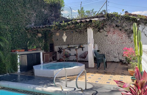 Cali Maison | Spacious 5-bedroom house with a huge terrace and swimming pool