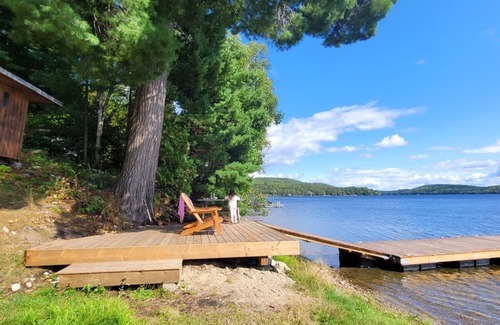Feronia Maison | Spacious 5-bedroom Lakefront House in wonderful North Bay