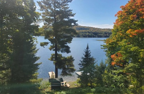 Feronia Maison | Spacious 5-bedroom Lakefront House in wonderful North Bay
