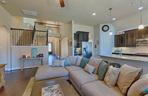Atascocita Maison | Spacious 5-bedroom Modern Stay Near - IAH-AIRPORT