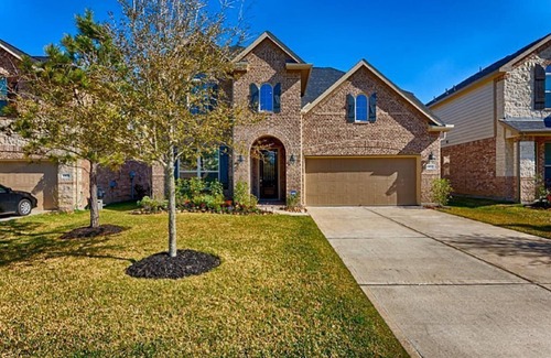 Atascocita Maison | Spacious 5-bedroom Modern Stay Near - IAH-AIRPORT