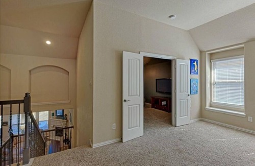 Atascocita Maison | Spacious 5-bedroom Modern Stay Near - IAH-AIRPORT