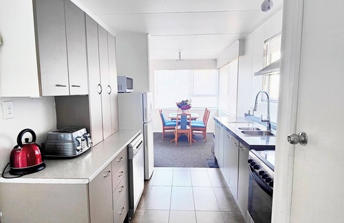 Johnsonville Maison | Spacious 5-bedroom house in awesome Wellington with AC