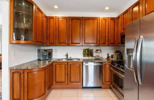 Long Beach Maison | Spacious 5-bedroom ocean view house in serene Long Beach with fitness room.