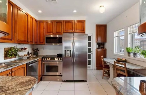 Long Beach Maison | Spacious 5-bedroom ocean view house in serene Long Beach with fitness room.