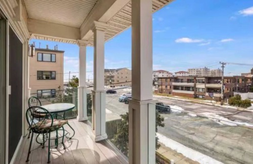 Long Beach Maison | Spacious 5-bedroom ocean view house in serene Long Beach with fitness room.