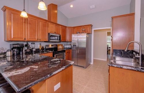 Starke Maison | Spacious 5-Bedroom Retreat with Private Pool!