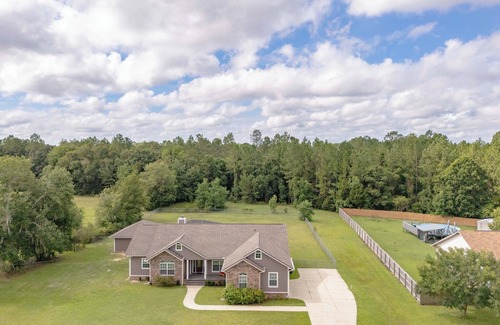 Starke Maison | Spacious 5-Bedroom Retreat with Private Pool!