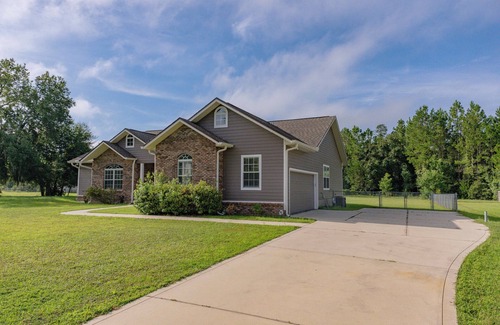 Starke Maison | Spacious 5-Bedroom Retreat with Private Pool!