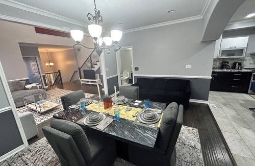 Southeast Maison | Spacious 5-bedroom townhome with WiFi, equipment room in beautiful Washington DC