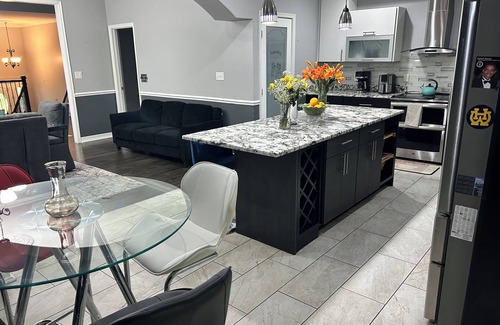 Southeast Maison | Spacious 5-bedroom townhome with WiFi, equipment room in beautiful Washington DC