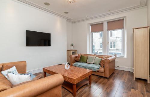 Central Aberdeen Appartement | Spacious 5-Bedroom Townhouse in the West-End