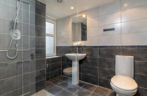 Central Aberdeen Appartement | Spacious 5-Bedroom Townhouse in the West-End