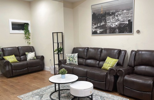 The Heights Villa | Spacious 5-bedroom with 5 bath villa in fabulous near NYC