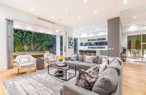 La Brea Maison | Spacious 5-bedroom Villa C, Pool & Spa