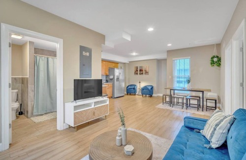 Center City East Appartement | Spacious 5-bedroom 4-bath in Center City - Walk to Convention Center - Sleeps 16