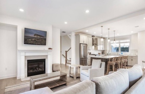 Ship Bottom Maison | Spacious 5-bedroom house with in ground pool/hot tub in fabulous Ship Bottom