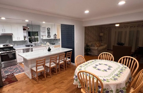 Overlook Maison | Spacious 5-bedroom house with AC and WiFi in charming Walnut Creek