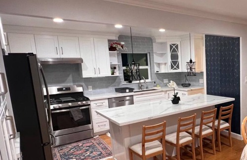 Overlook Maison | Spacious 5-bedroom house with AC and WiFi in charming Walnut Creek