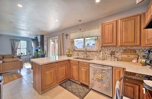Lamar Heights Area Maison | Spacious 5-bedroom house with WiFi, AC in charming lake community in Westminster